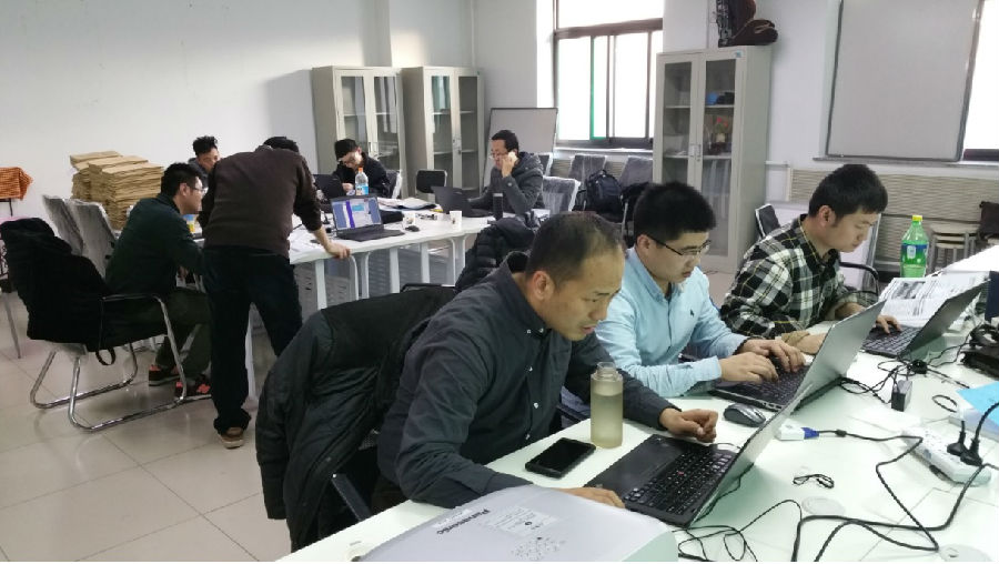 假期认证工作紧张进行